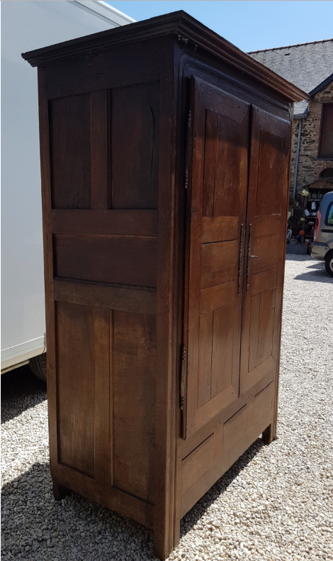 Breton oak cabinet
