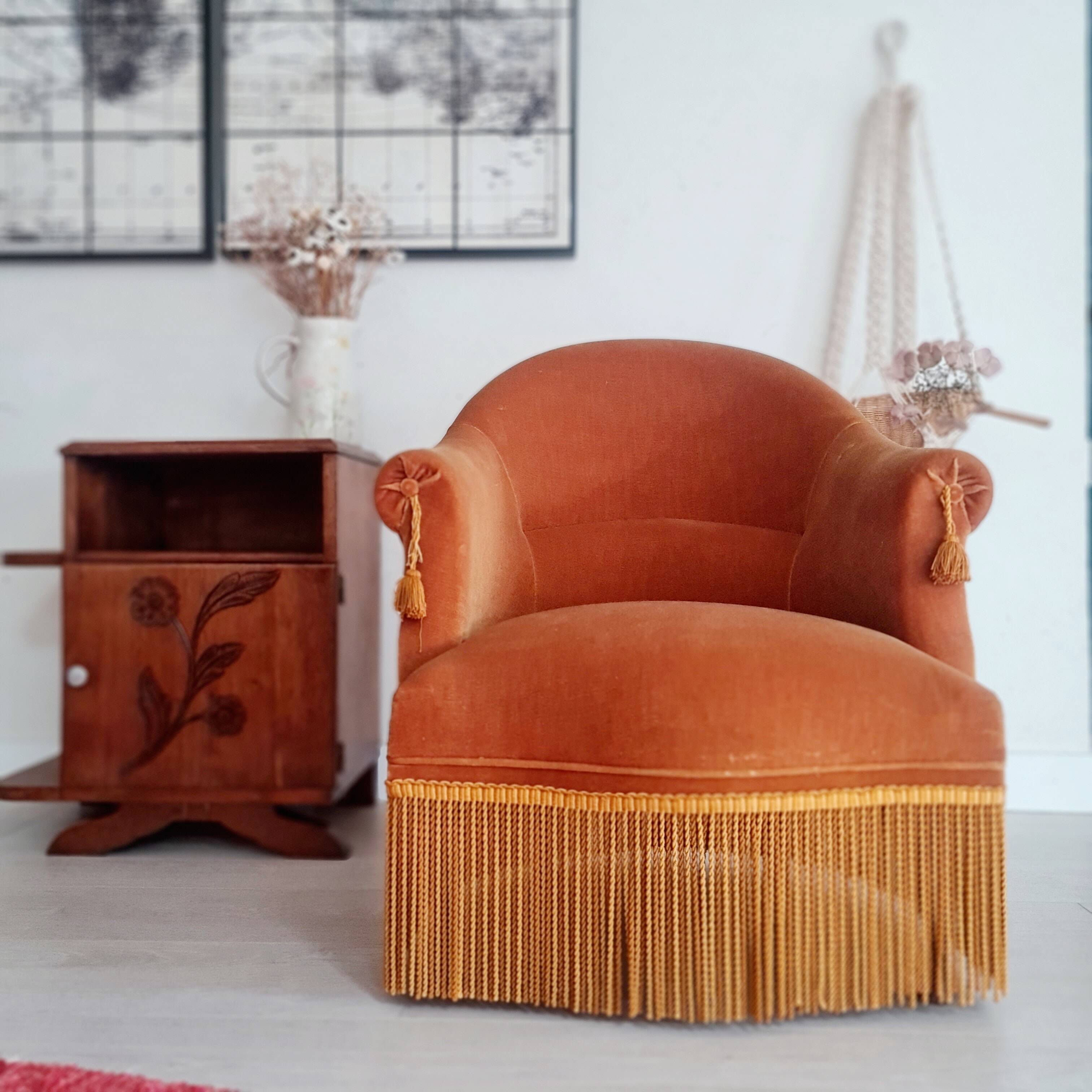 Toad armchair in gold velvet