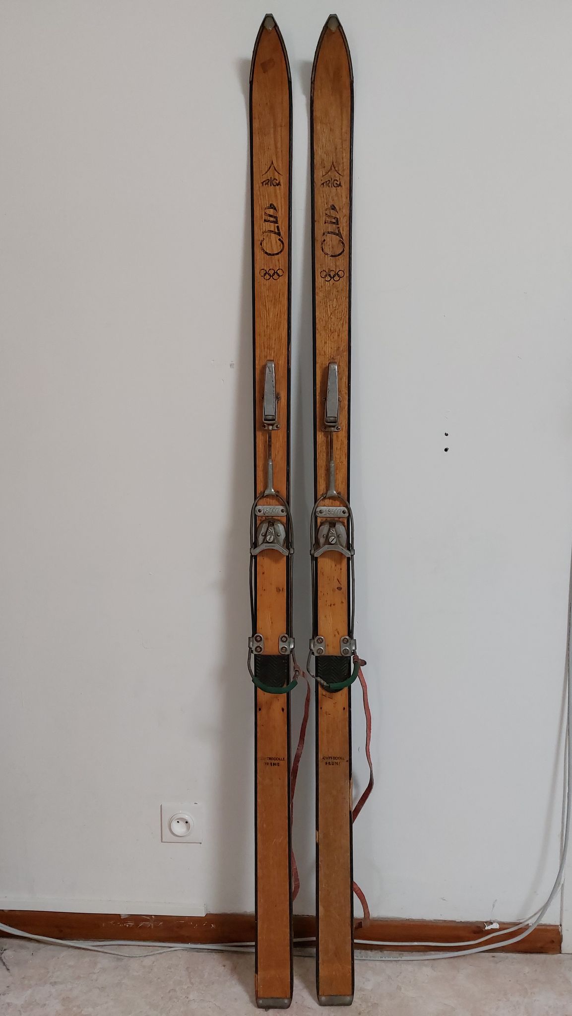 Old pair of vintage wooden skis Triga Club 185 cm