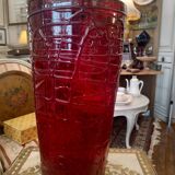 Vase en verre rouge ancien