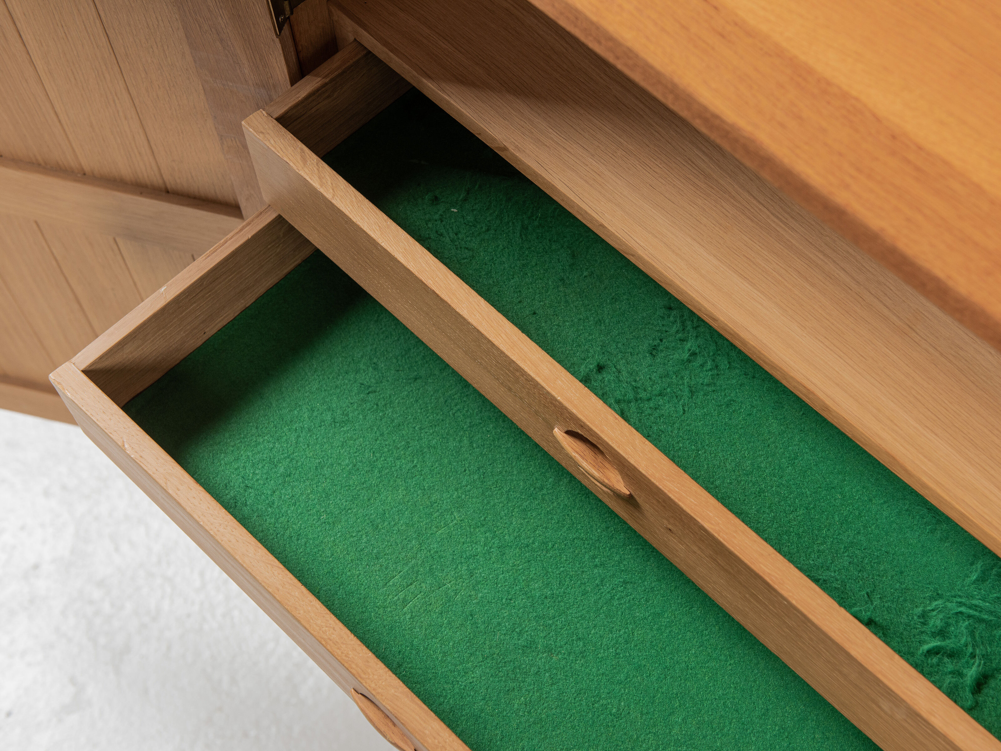 Midcentury Danish cabinet in oak by Kurt Østervig for Vamo 1960s