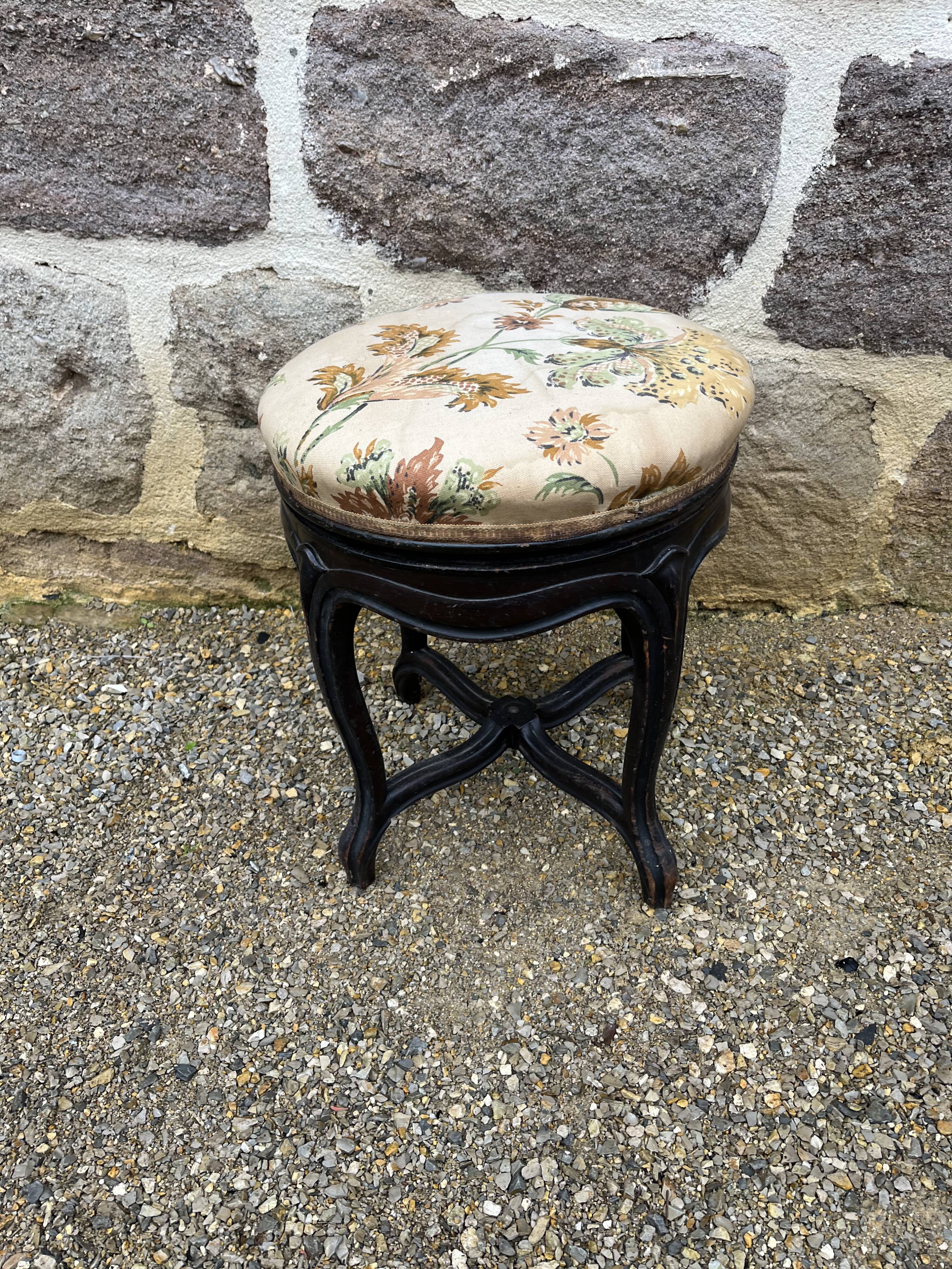Piano stool
