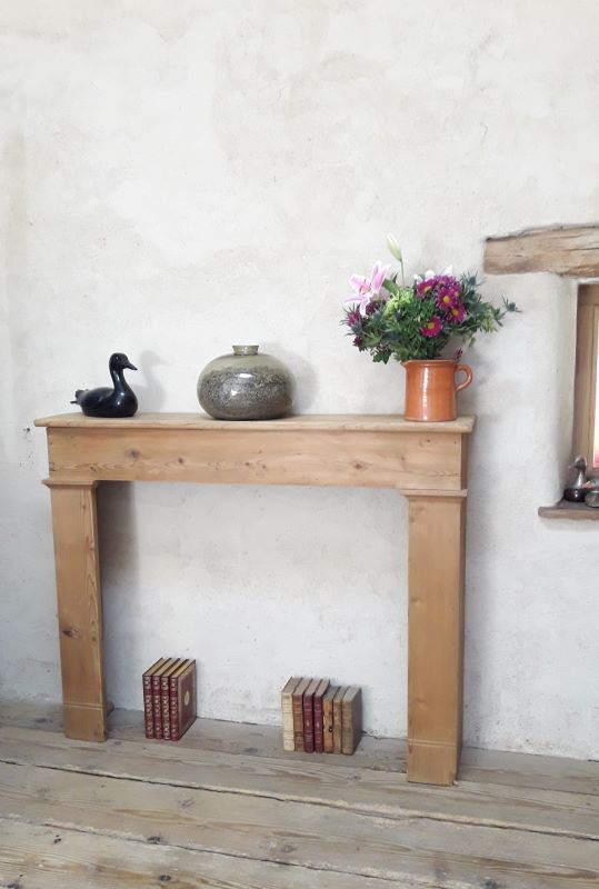 Fireplace mantle XIX l130xh103cm in fir