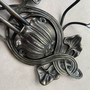 Apply 2 pink tulip Art Nouveau wall lights.