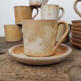Tasses à café en grès  et soucoupes x8
