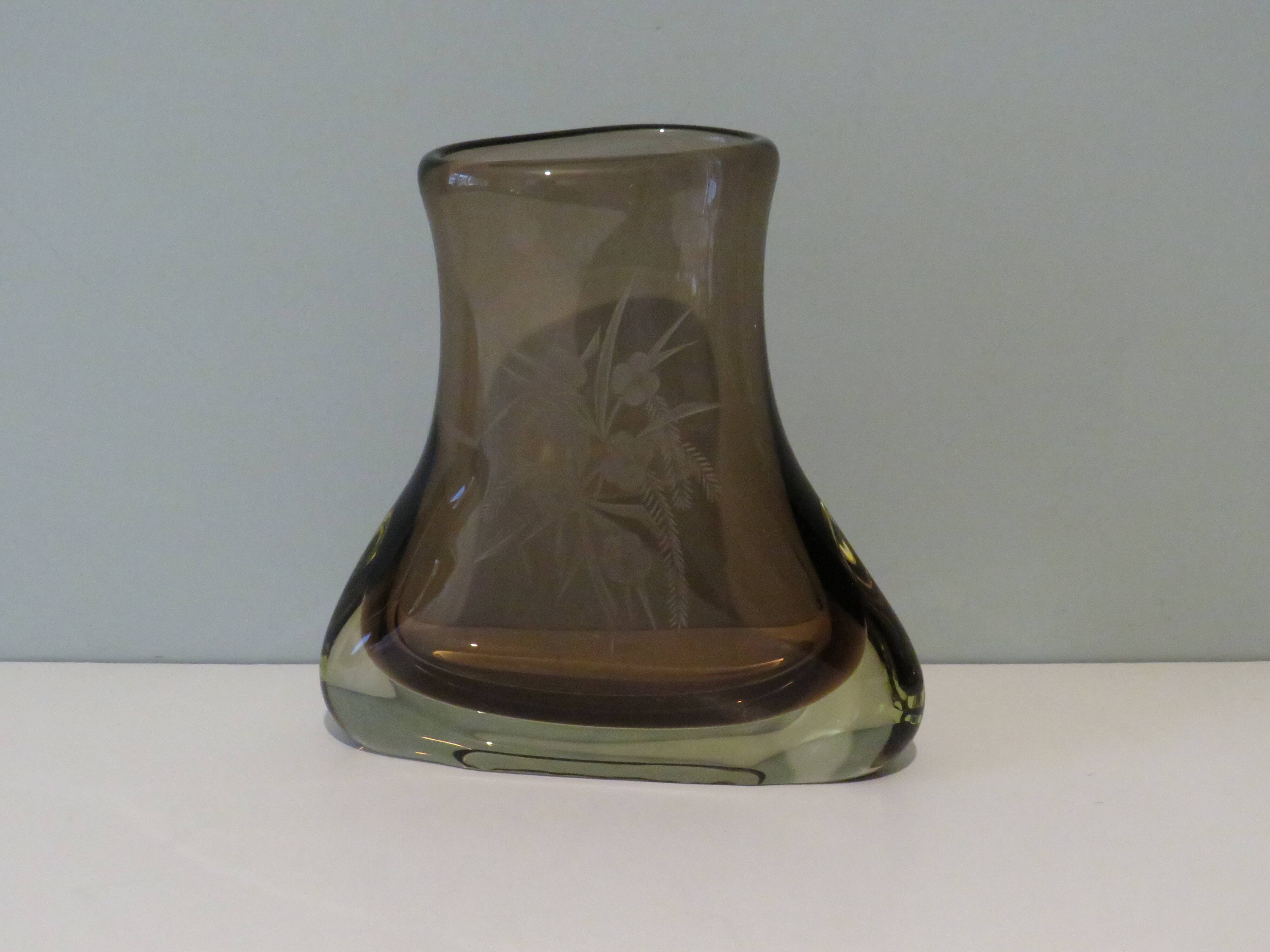 Vase, en verre épais à décor floral des années 1970 Selency