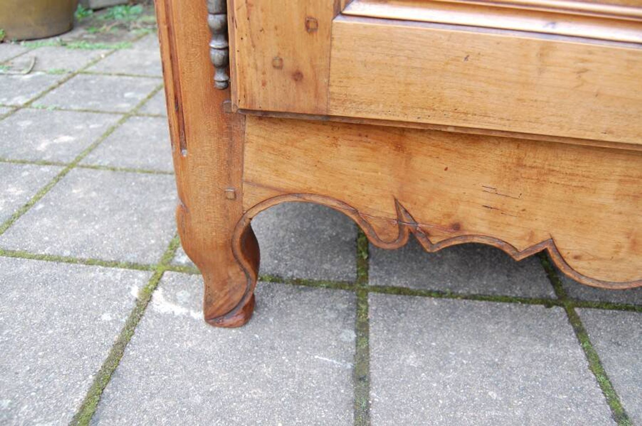 Louis XV buffet in cherry wood from the 19th century.