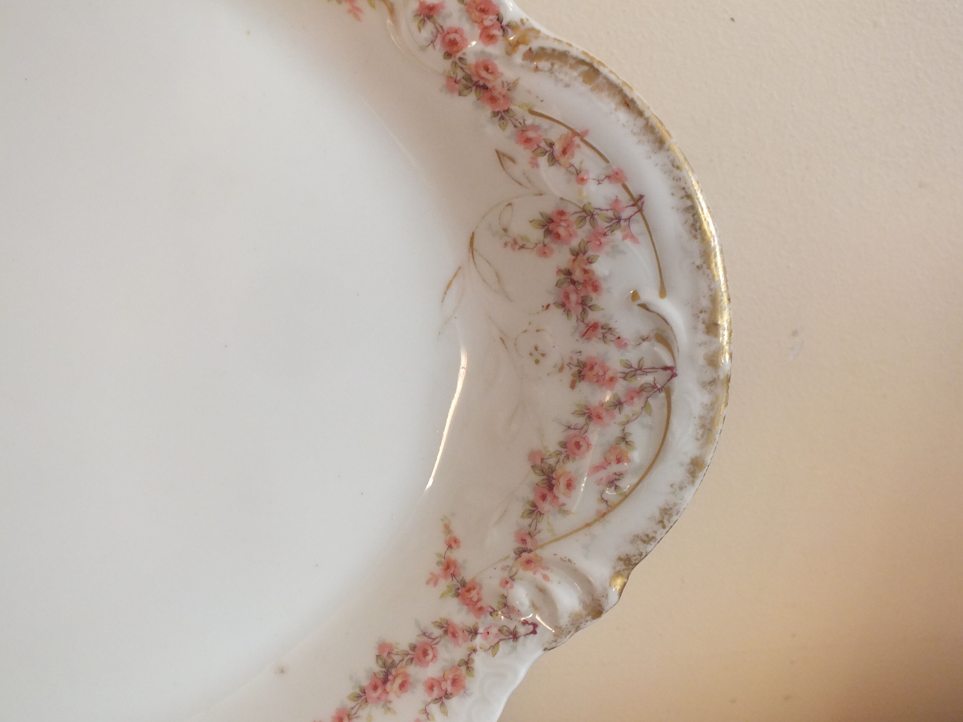 Large oval porcelain dish from Limoges by Théodore Haviland
