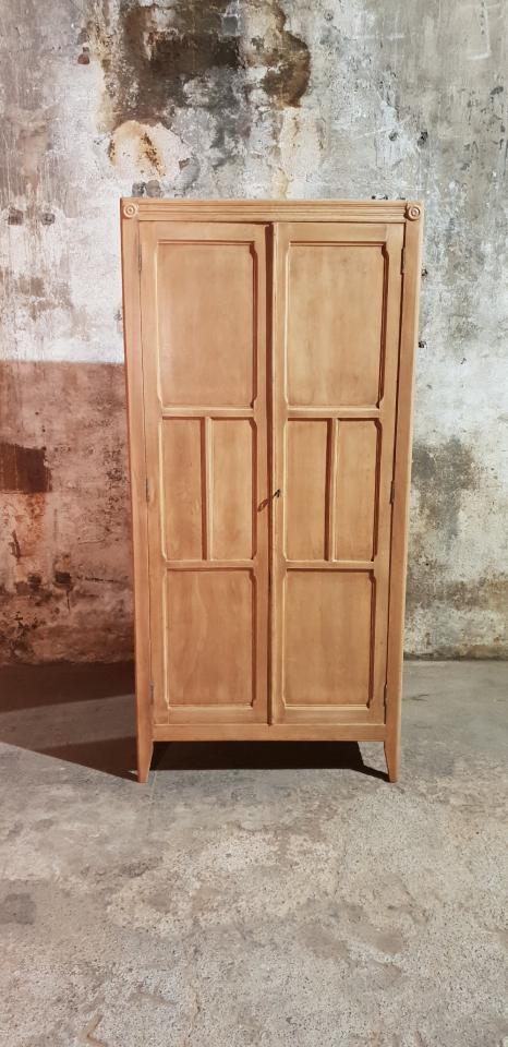 Armoire parisienne vintage