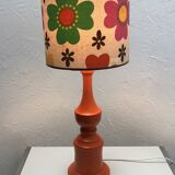 Lampe orange et abat-jour motif fleuri années 1970