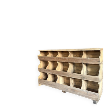 Former seed merchant, furnished with wooden lockers.