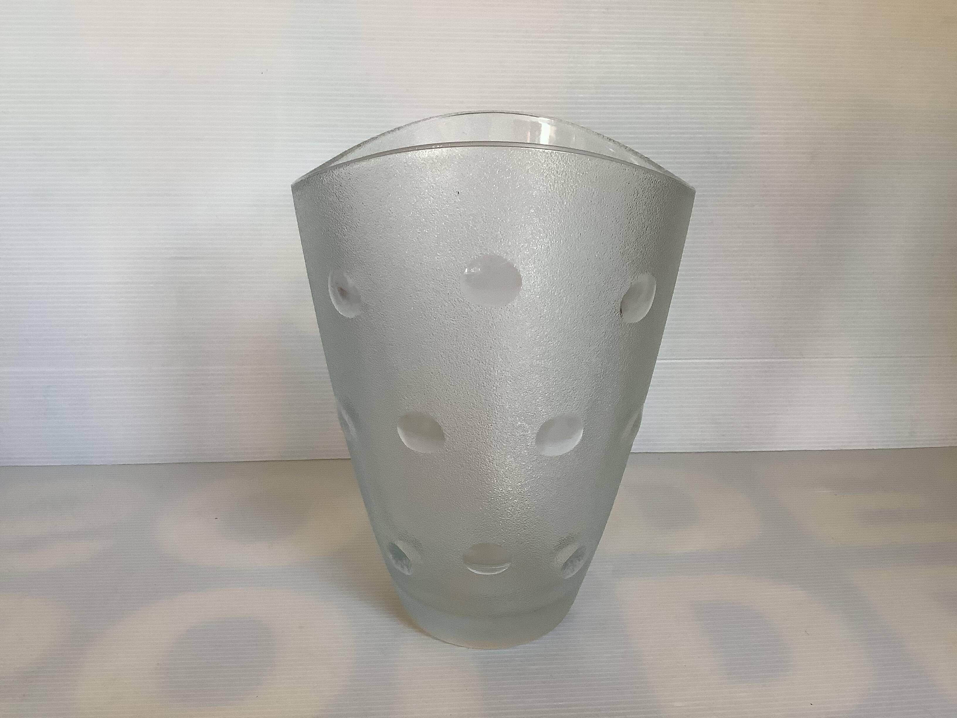 Vase polka dots Italy round in relief