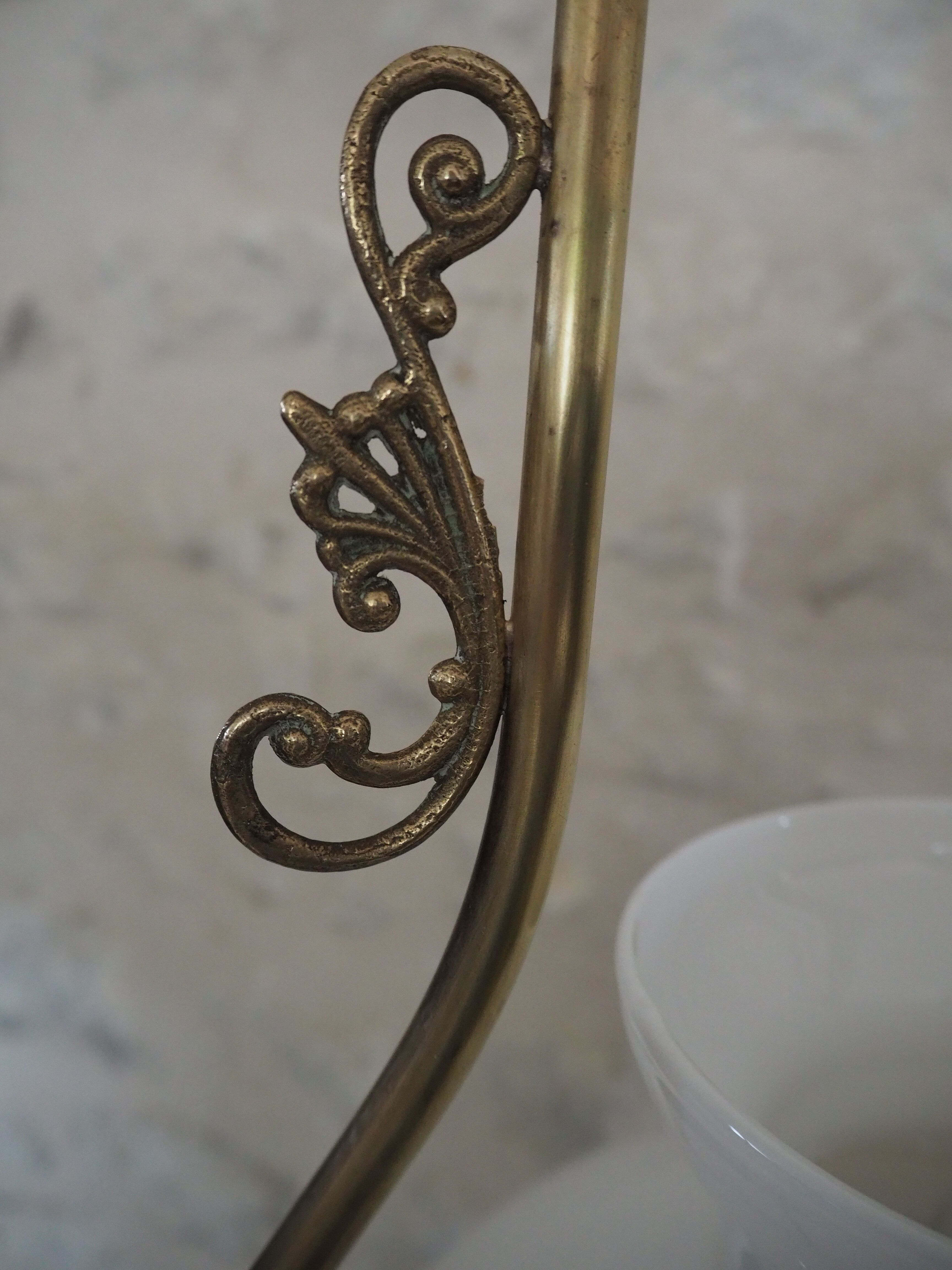 Old suspension in opaline and brass