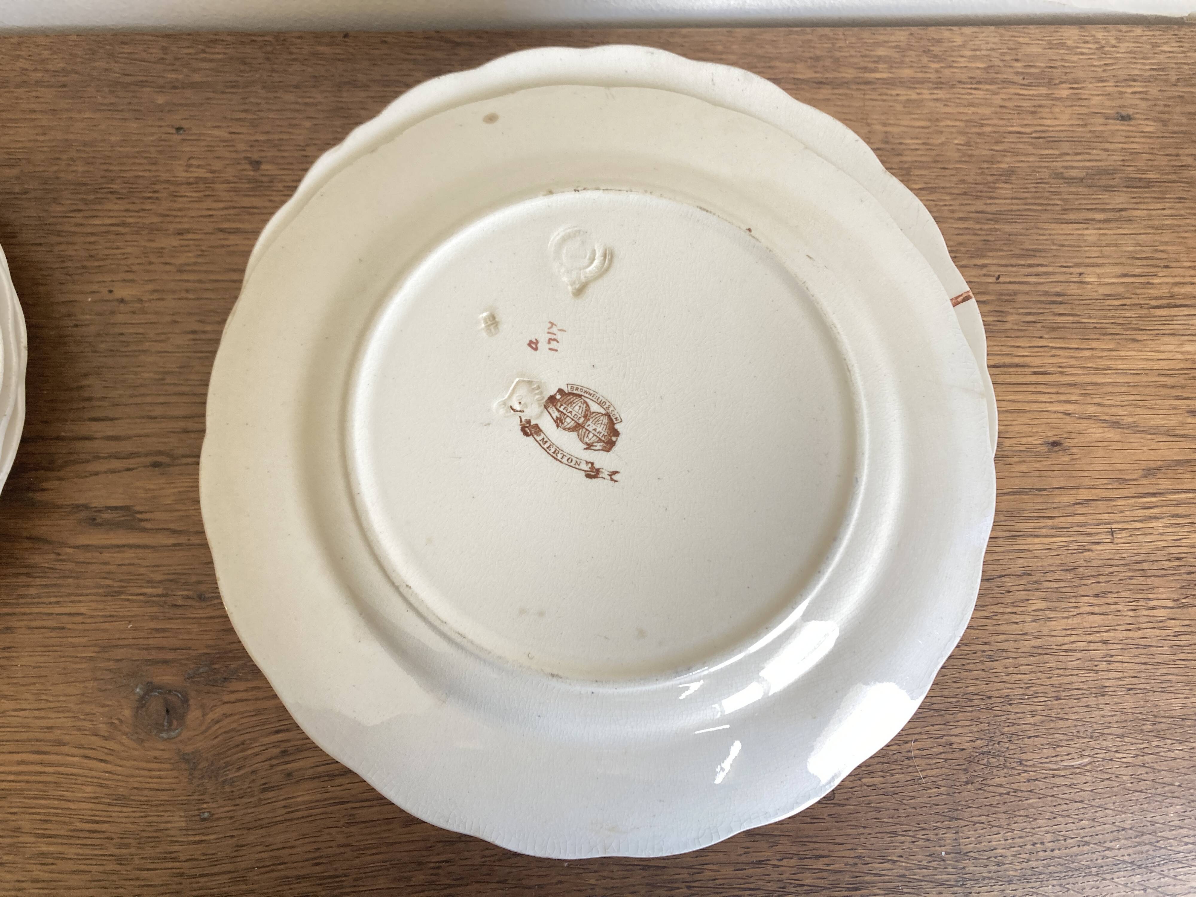 set de 12 assiettes polychrome 1850 ondulées Brownfield England oiseaux