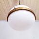 Suspension Bauhaus en verre opalin et laiton