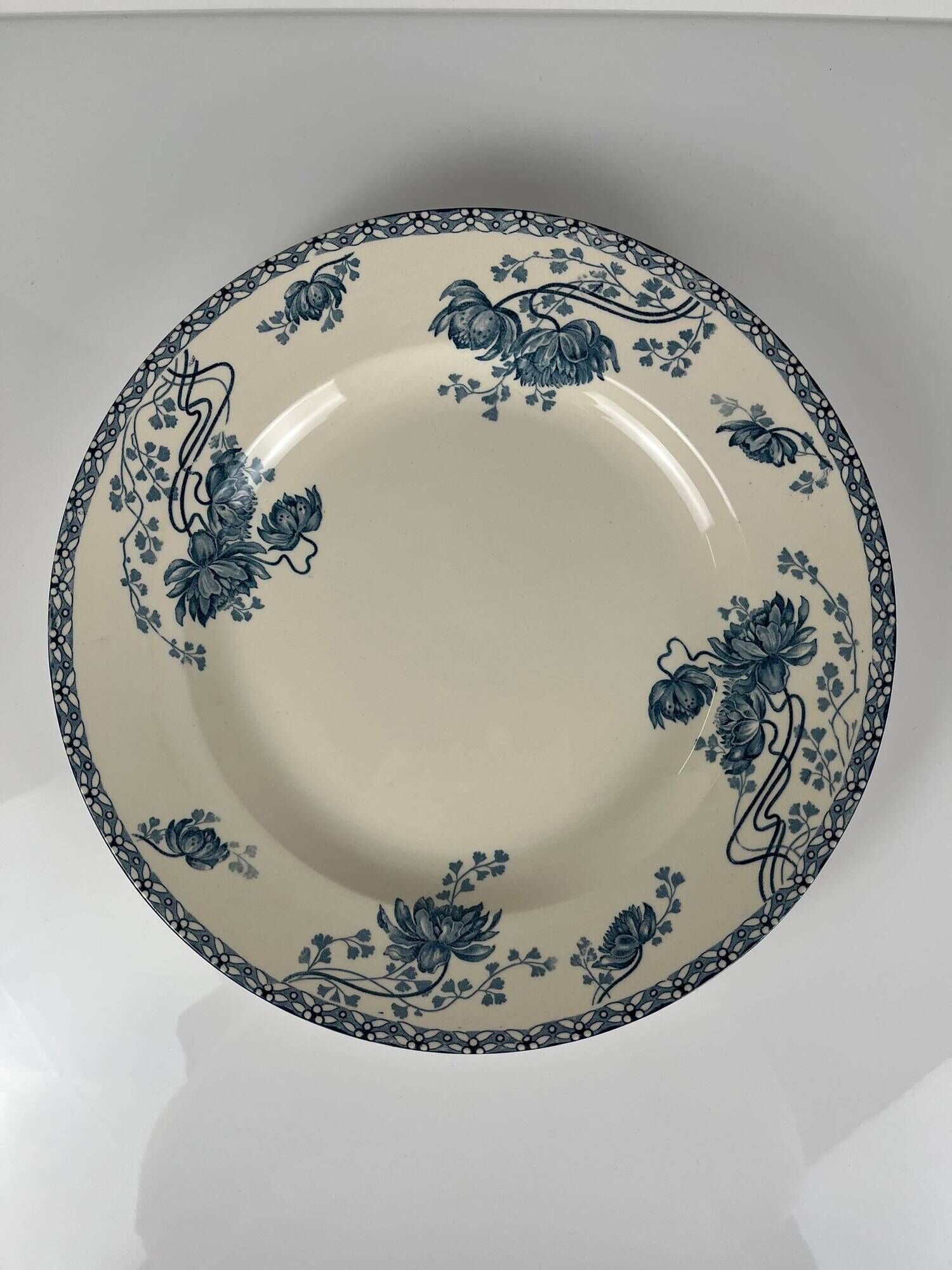 Large round blue "Royat" dish, U&C Sarreguemines, 1879 - 1918.