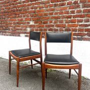 Set of 2 vintage Scandinavian chairs in wood and black faux leather.