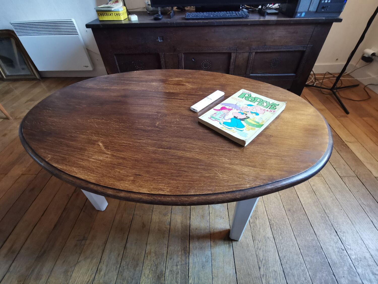 Oval coffee table