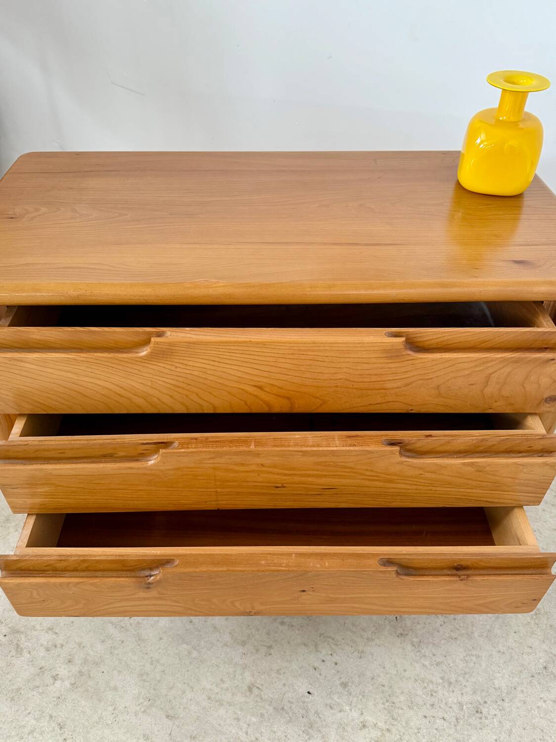Antique solid elm chest of drawers, French design from the 60s, Maison Regain vintage