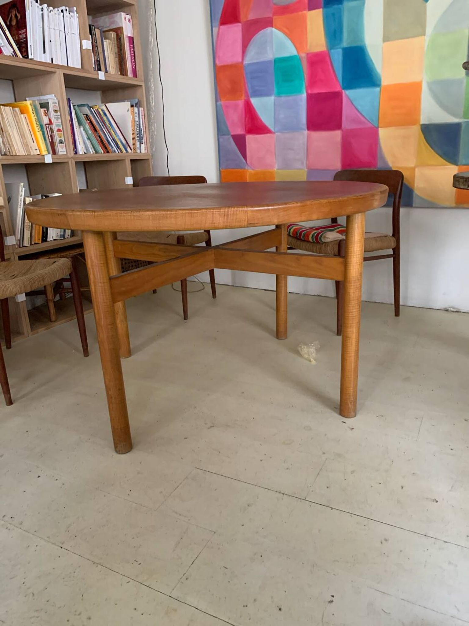 Round dining table "Dordogne" C. Perriand