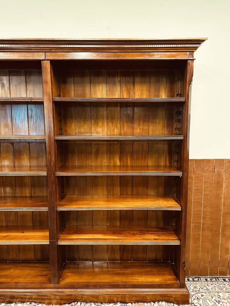 Bibliothèque classique en acajou anglais