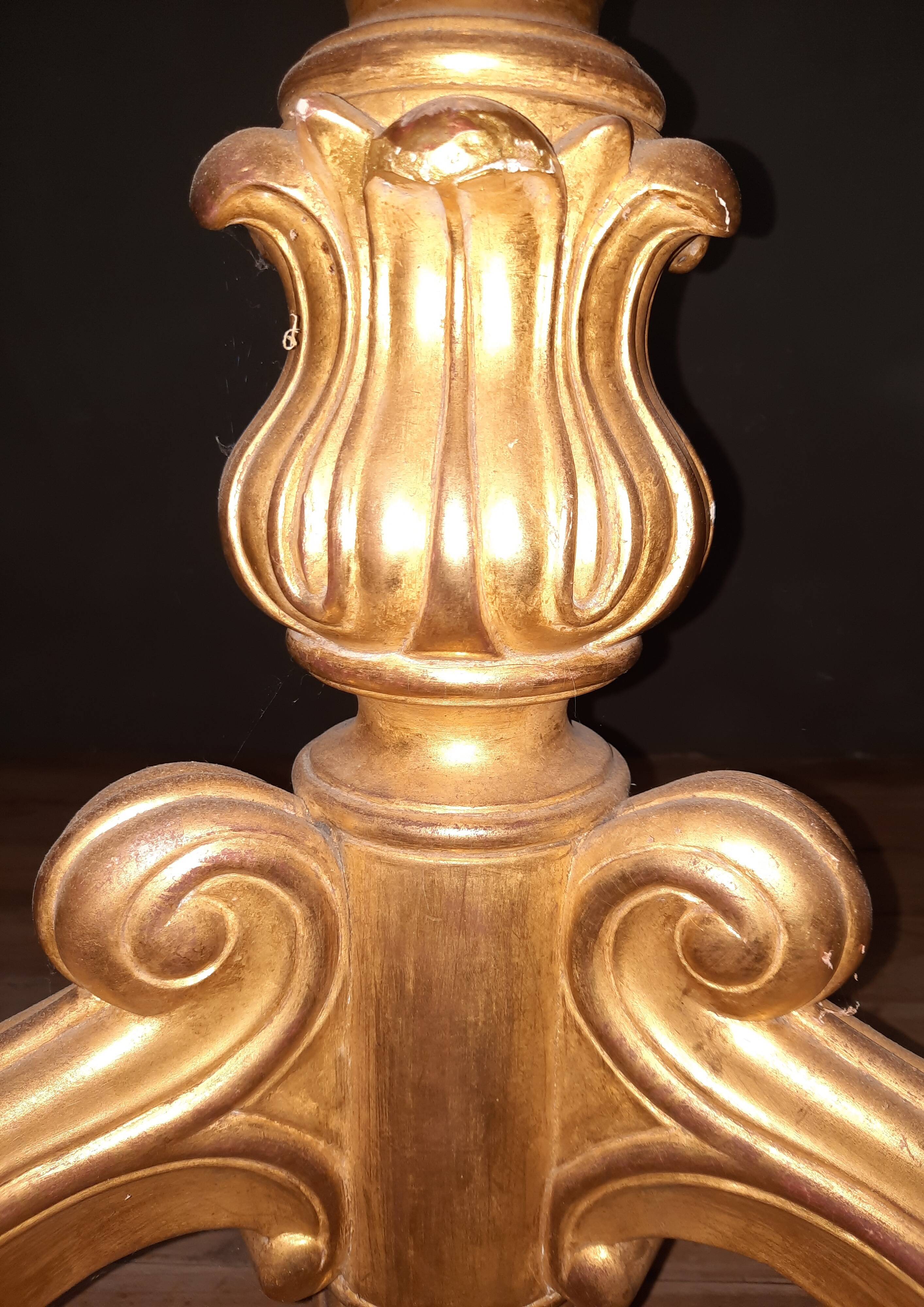 Gilded wooden pedestal table