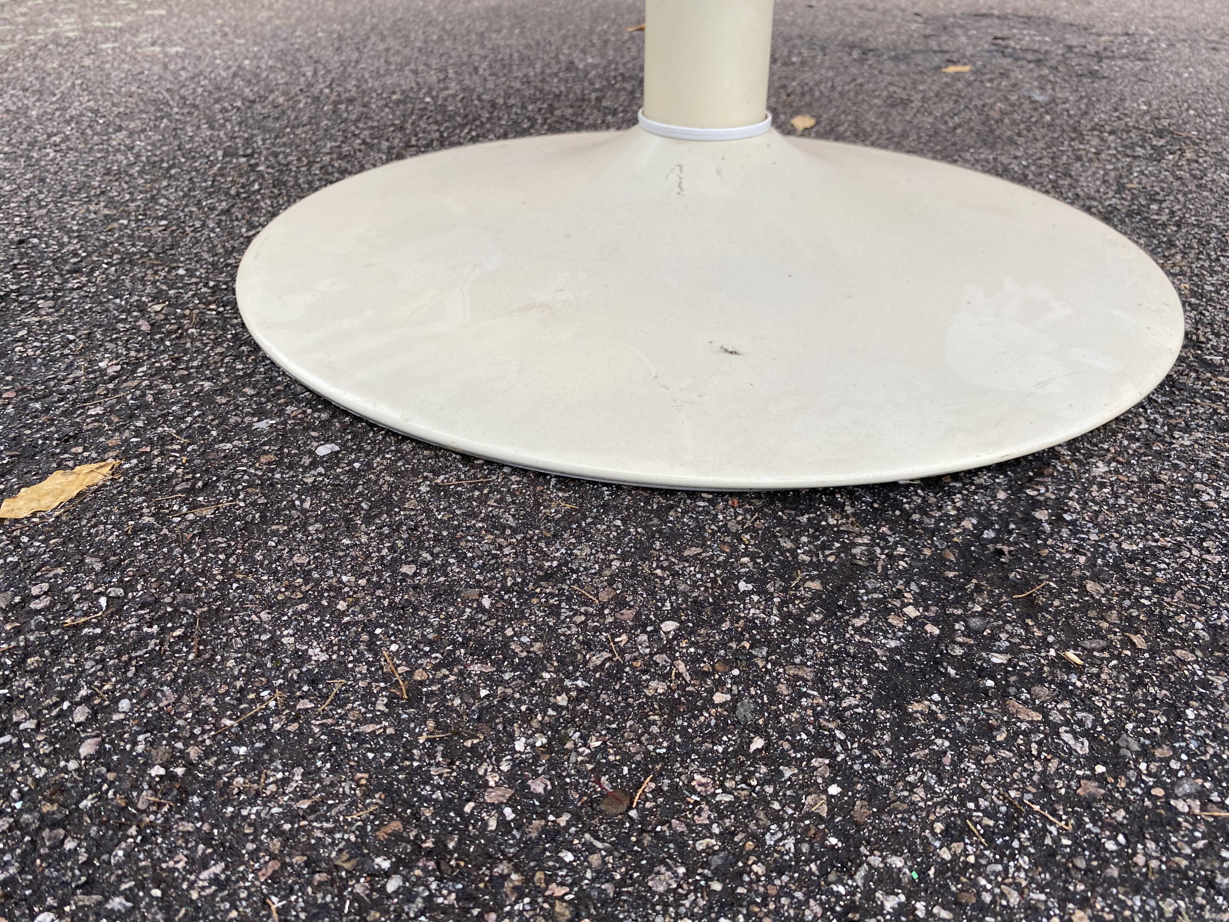 Tulip foot kitchen table