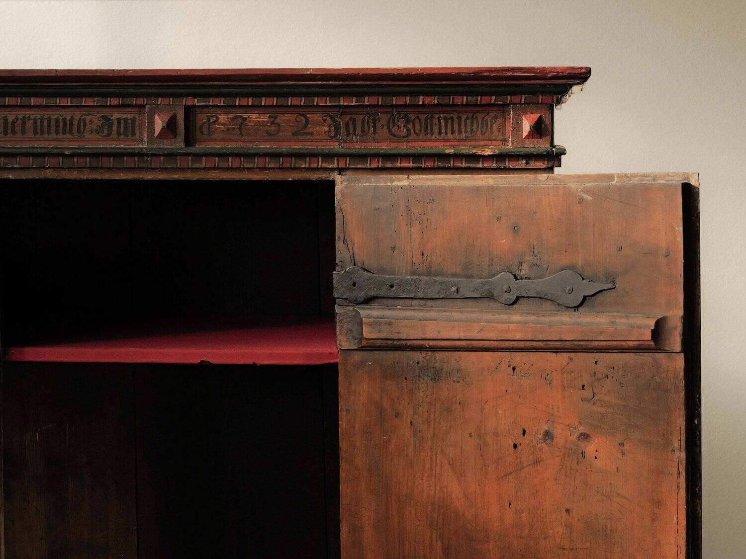 Armoire bavaroise peinte en pin massif – XVIIIᵉ siècle