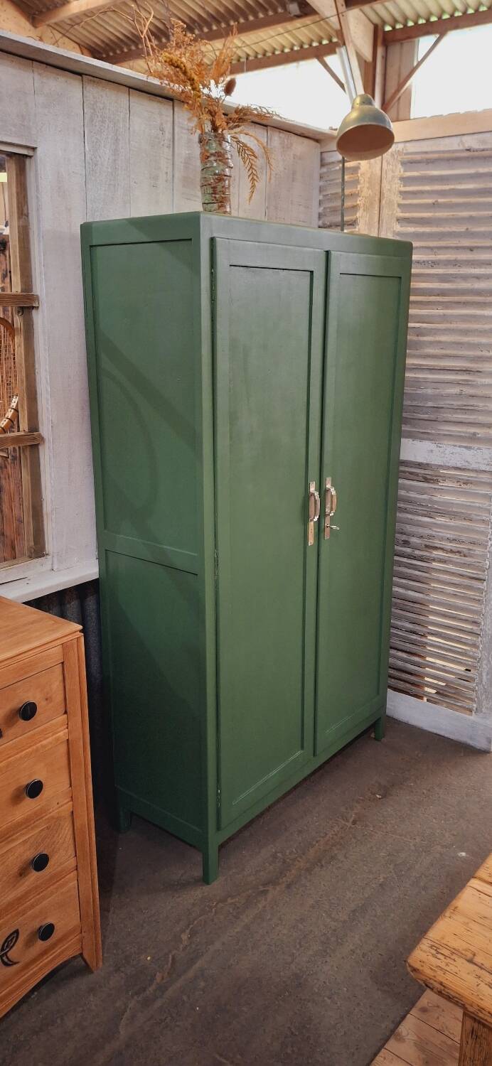 Armoire vintage