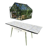 Extendable formica table