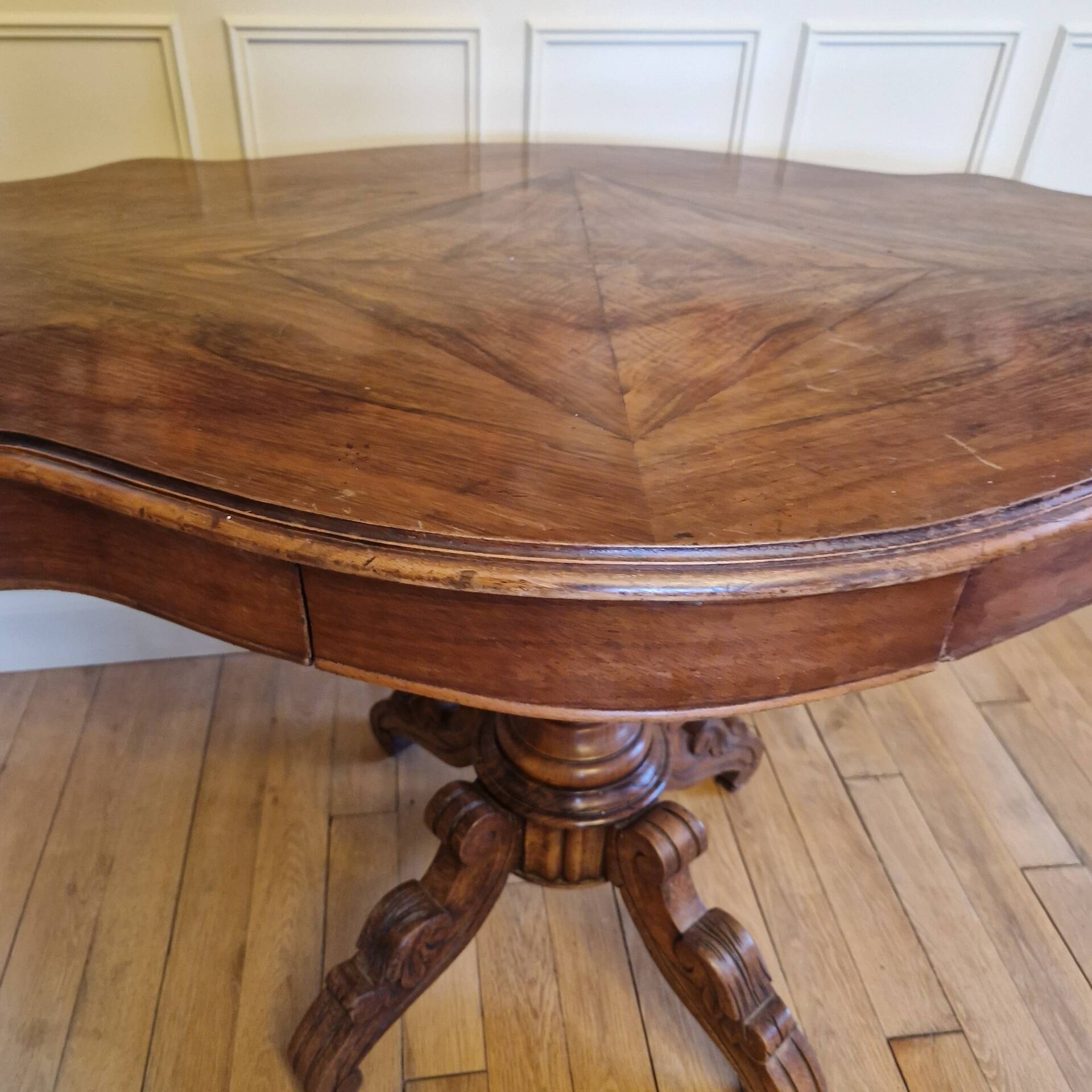 Violin table