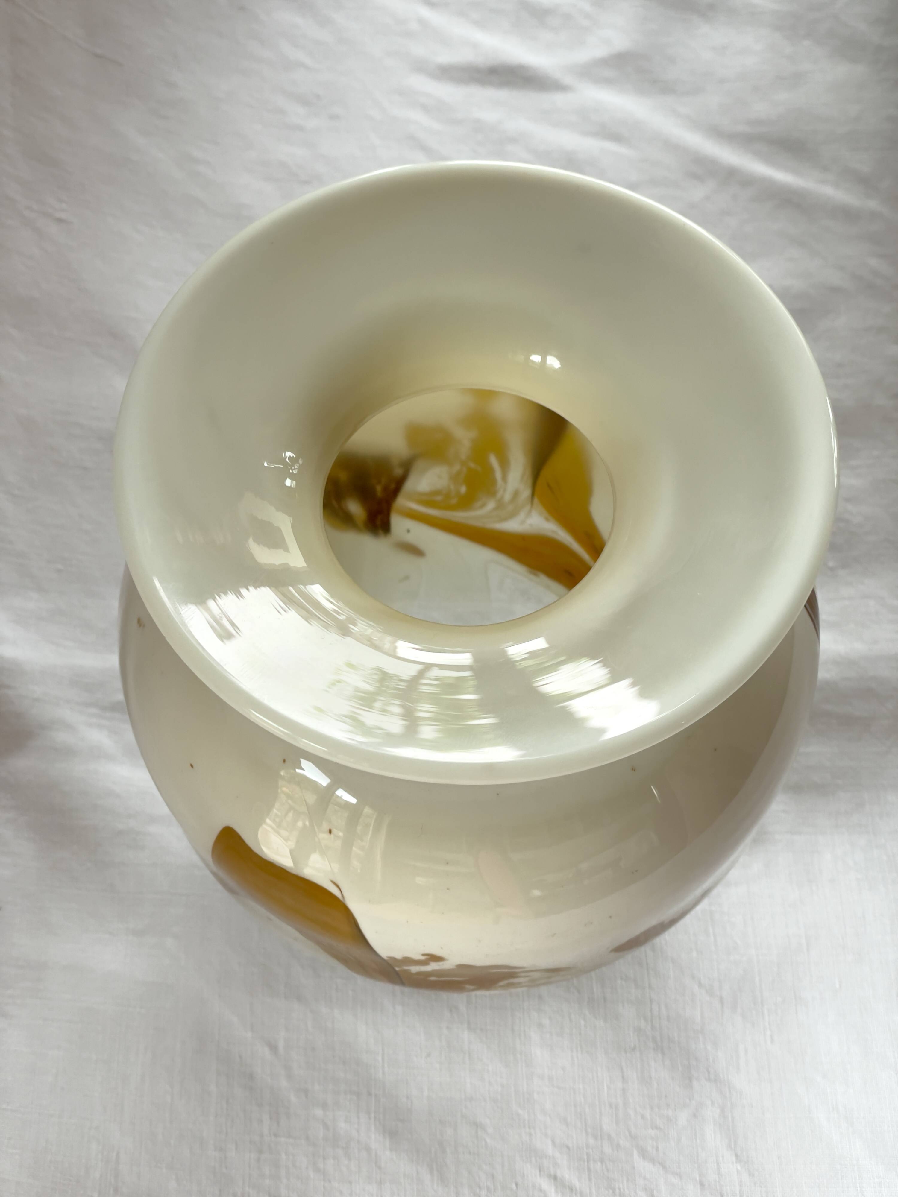 Vase boule « New Age »issu de la verrerie Maure-Vieil, 1960-1970