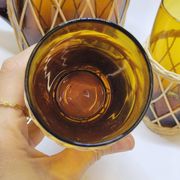 Service à orangeade vintage en verre soufflé ambré et osier
