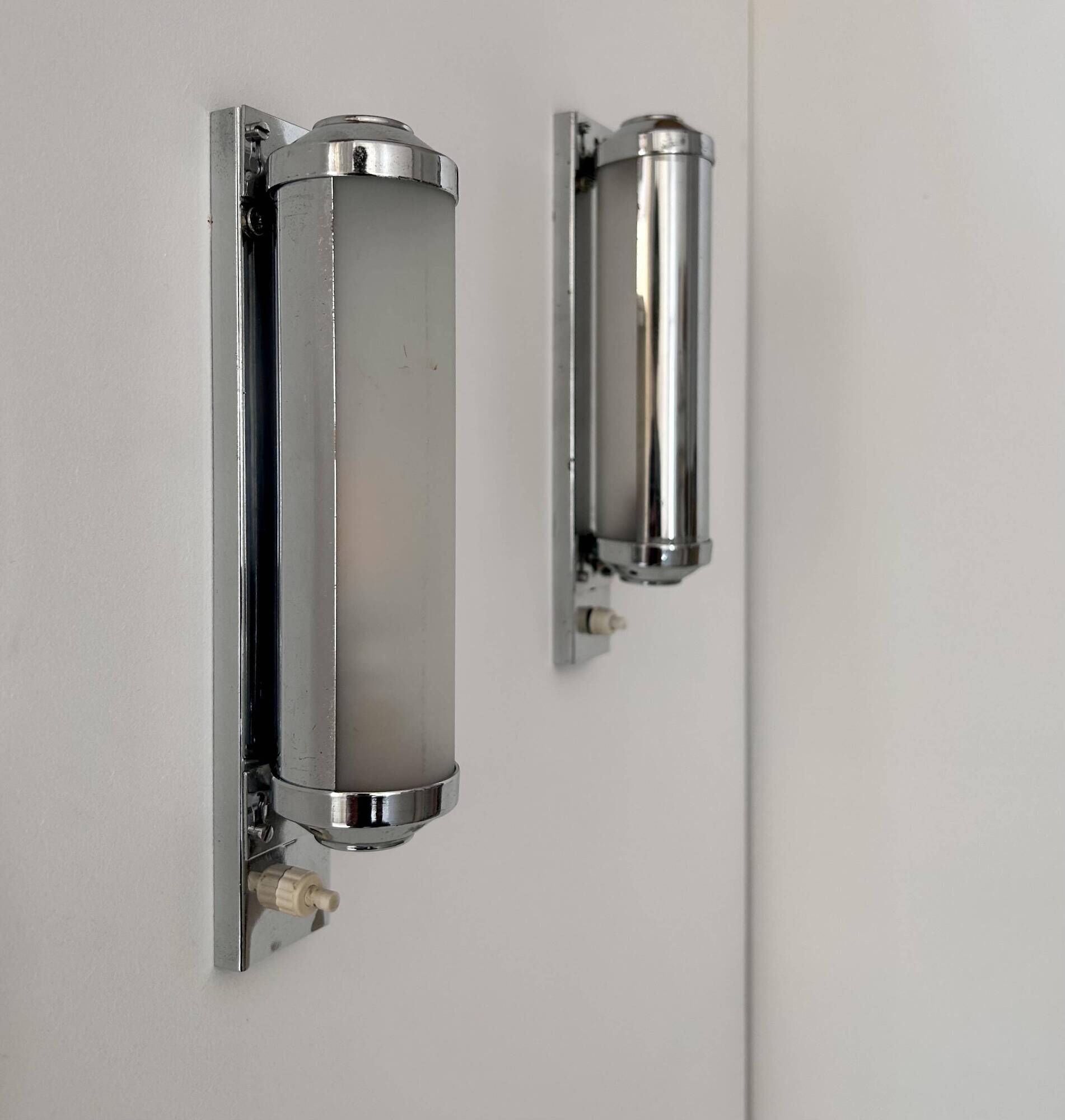 Pair of vintage modernist wall lights, chrome and sandblasted glass, France 1930
