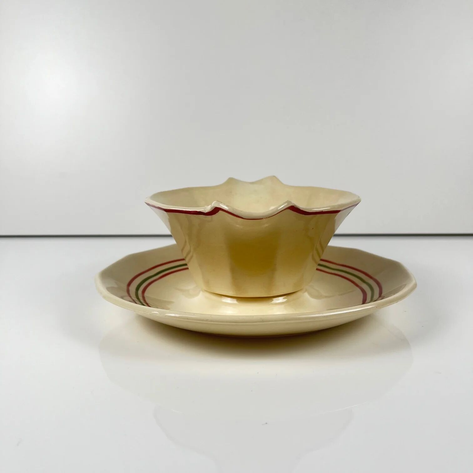 Sauceboat "Armelle", Sarreguemines, late 19th - early 20th century