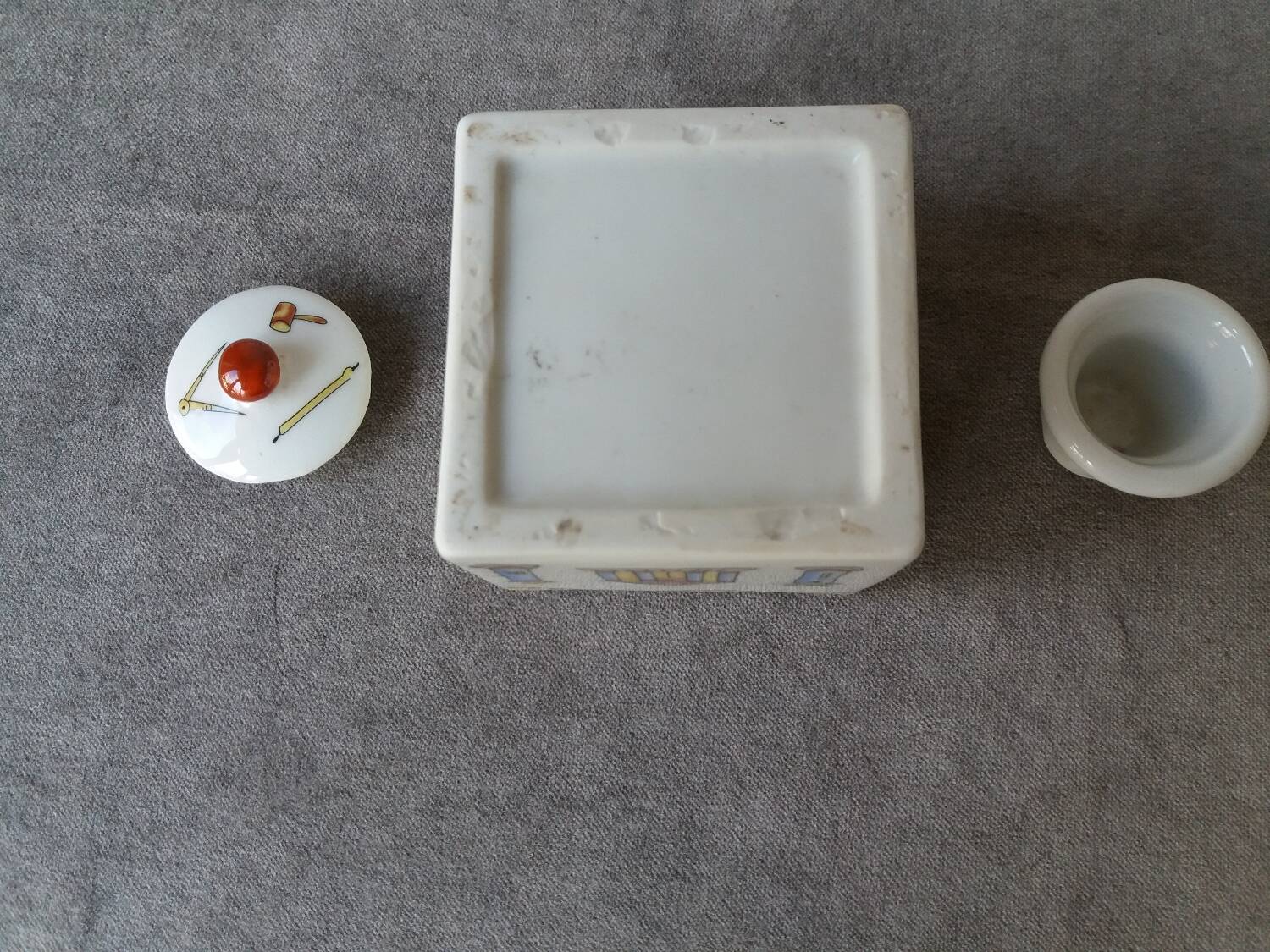 Porcelain inkwell with masonic motifs