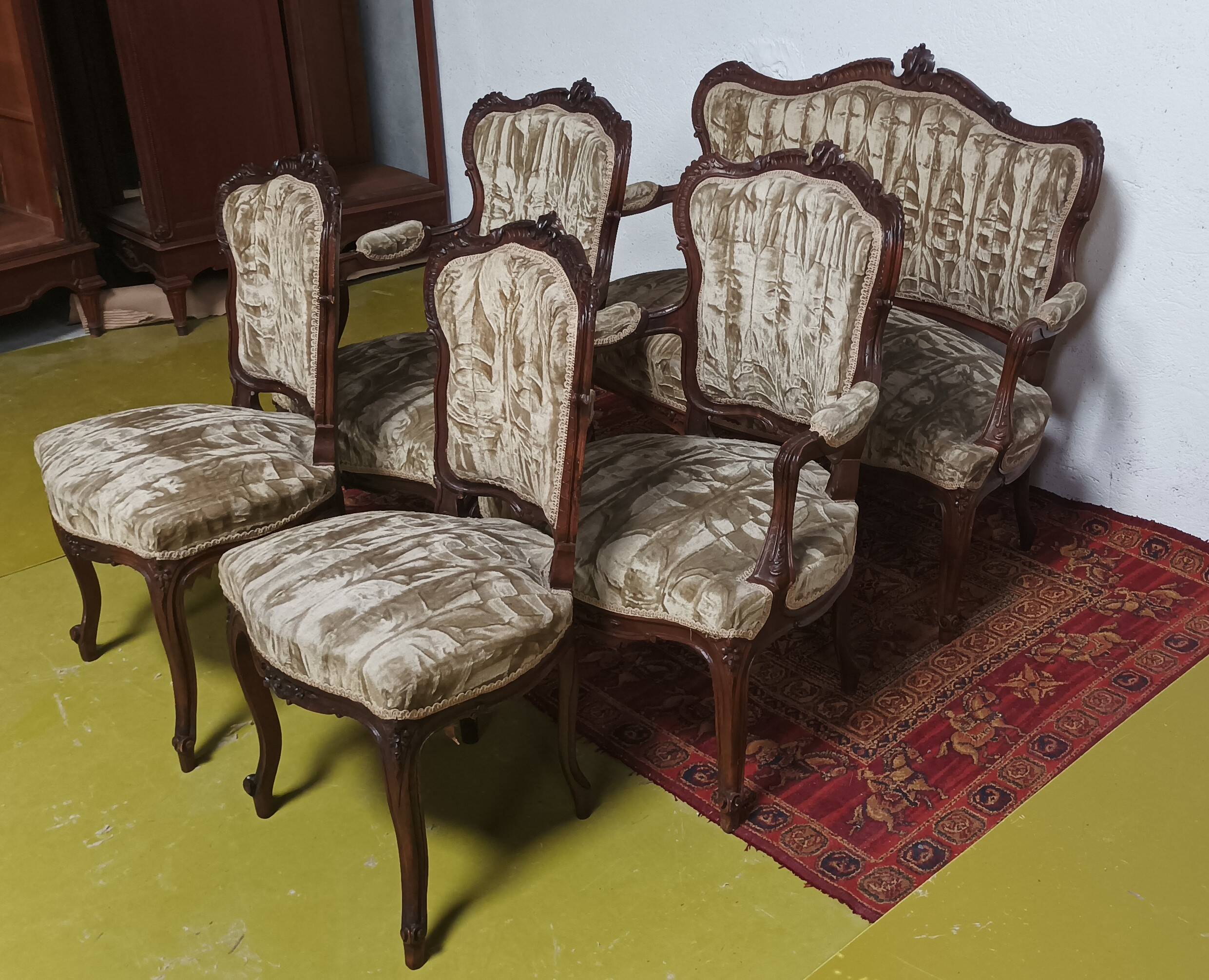 Living room set of Rocaille bench and armchairs in walnut