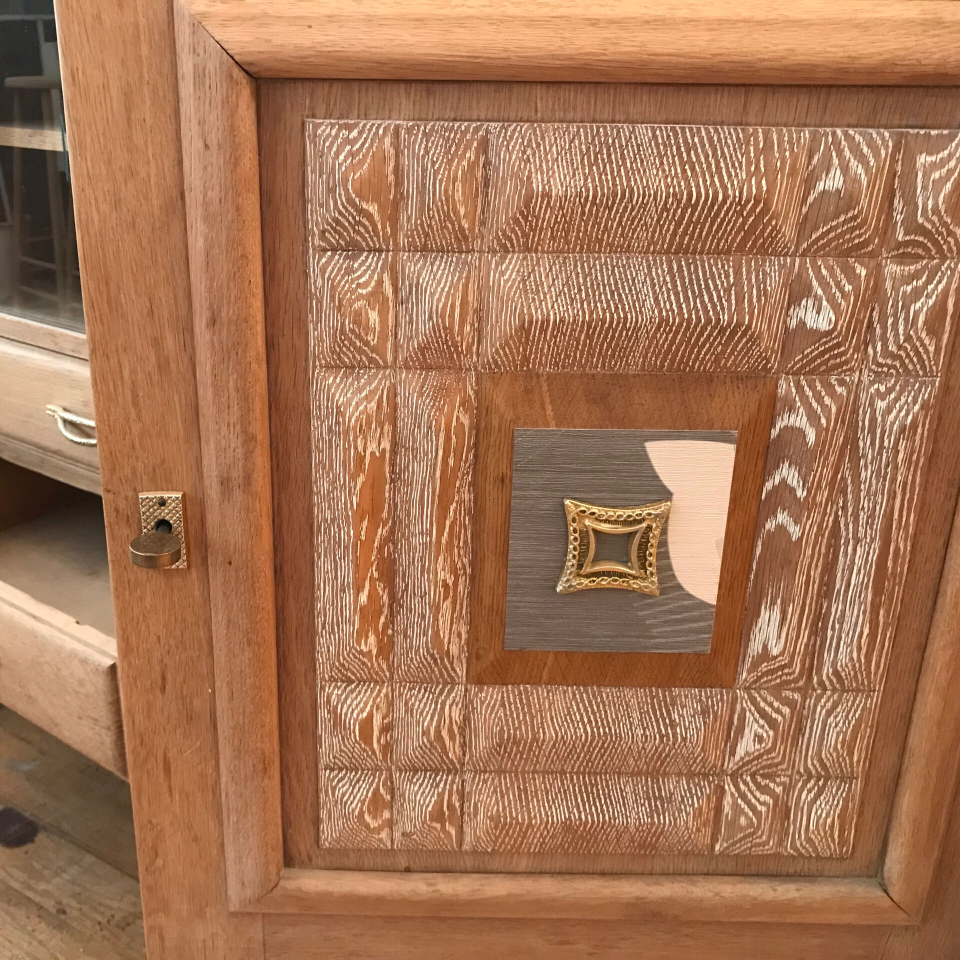 Buffet from the 1940s-50s inspired by Art Deco