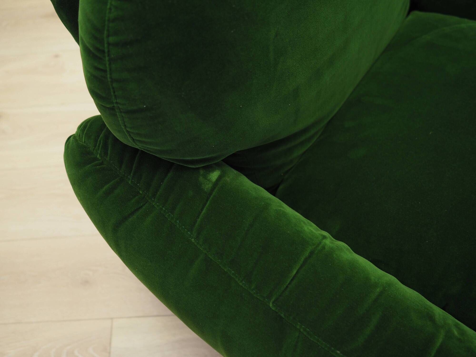 Green velour sofa, Italian design, 1970s, manufacturer: Busnelli, designer