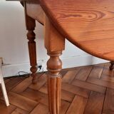 Round table with folding sides