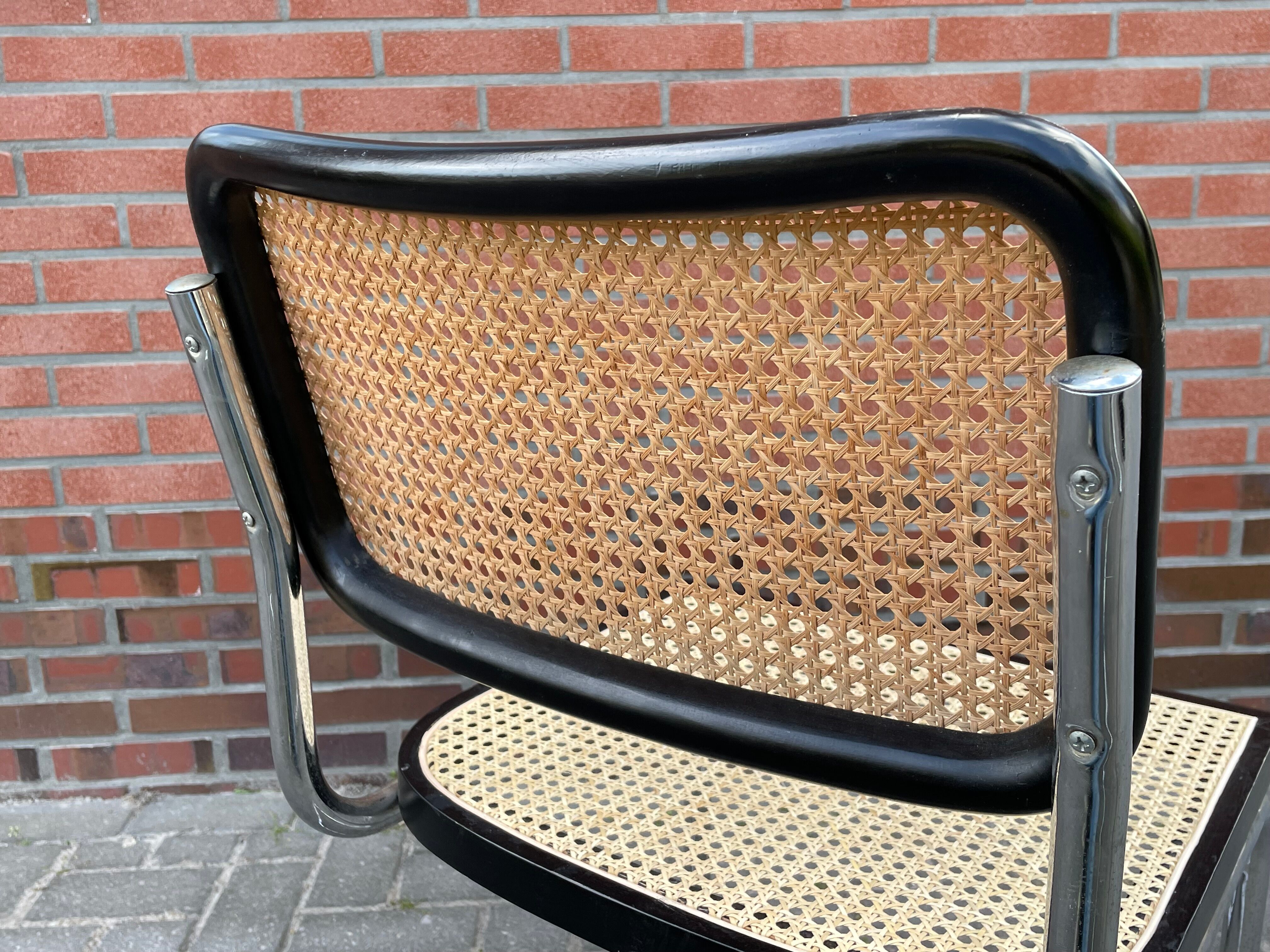 Set of 4 vintage chairs  Cesca B32 in black and chrome