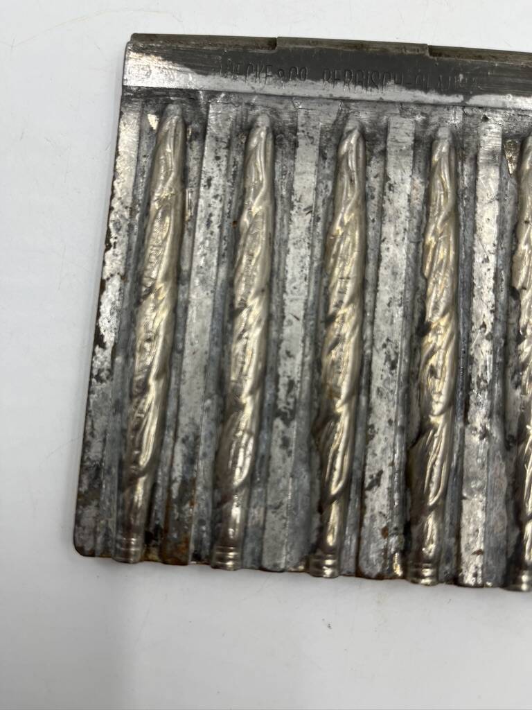 “Baguette” hinged chocolate mold