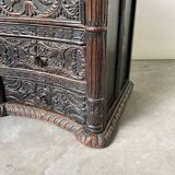 Commode XIXème pin noirci sculpté