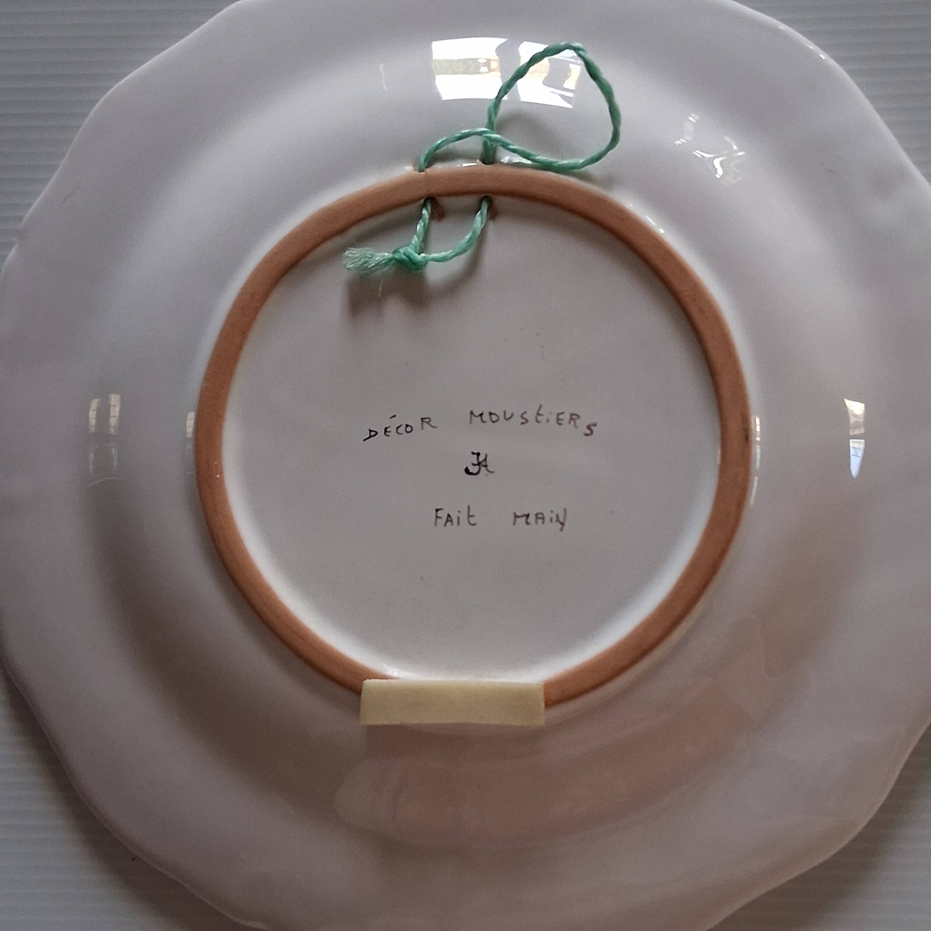 Moustiers scalloped plate in very good condition.