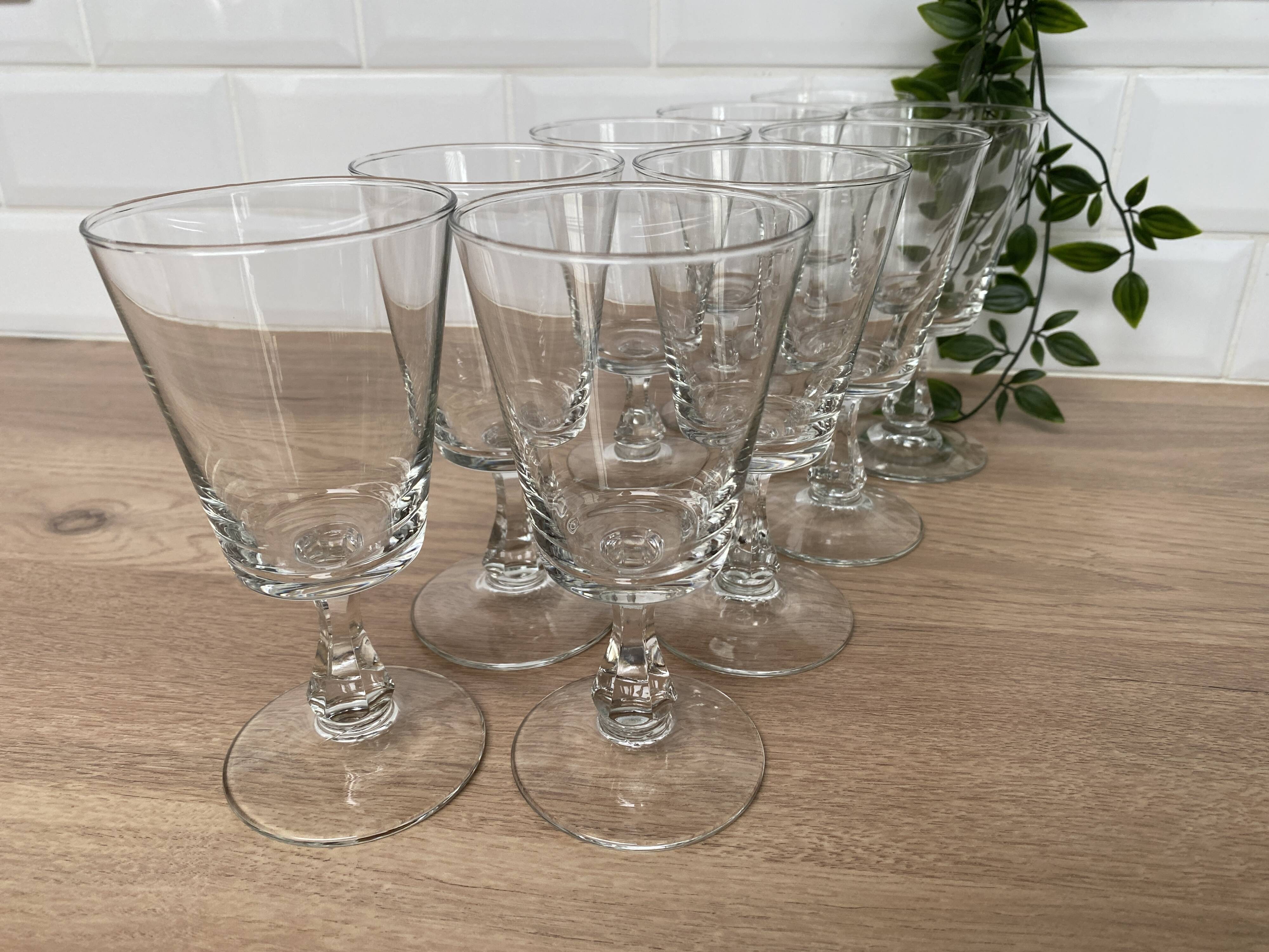 Set of 9 red wine glasses
