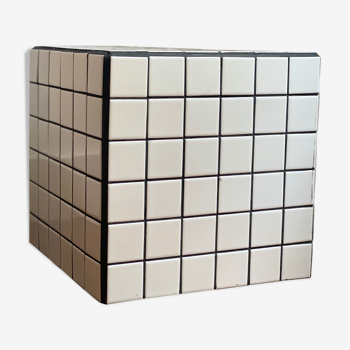Table de chevet cube damier carrelage carrelé blanc noir rétro