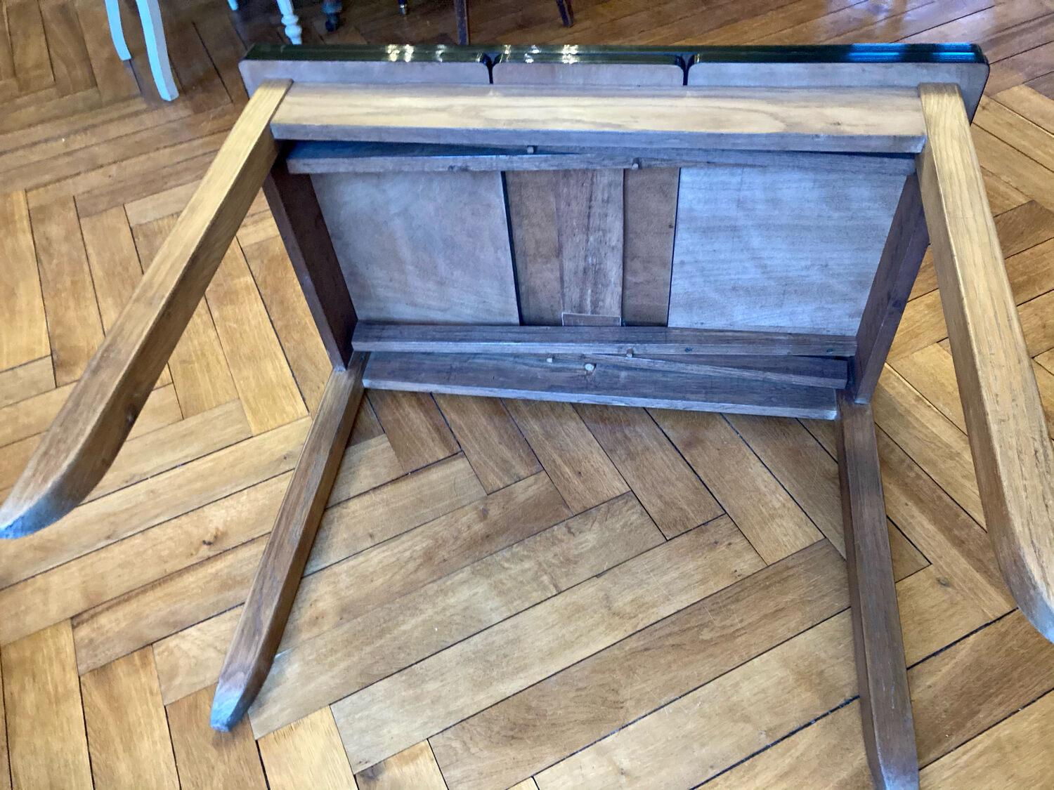 Expandable yellow formica table