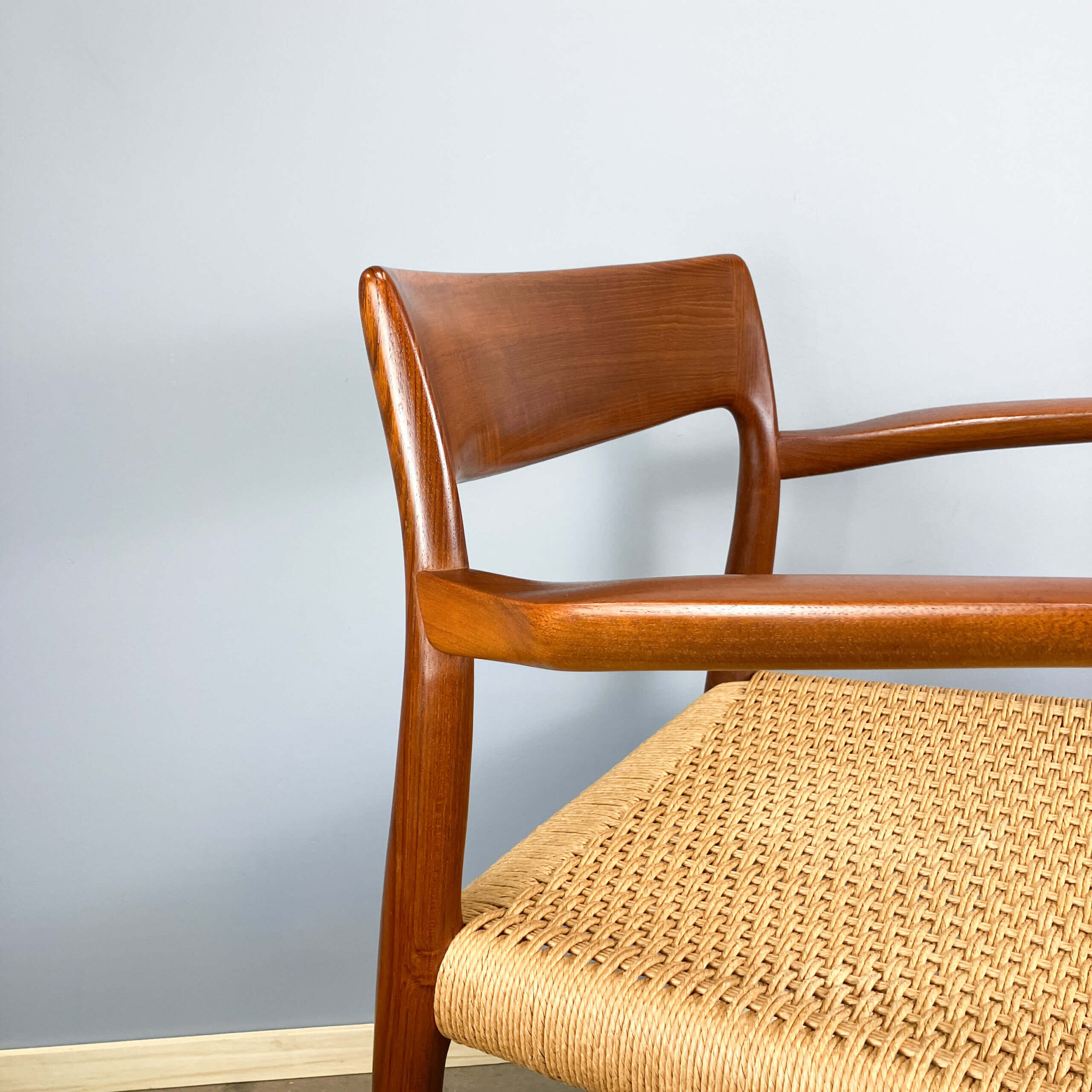 Fauteuil danois par Niels Otto Møller, teck et corde à papier, années 1960.