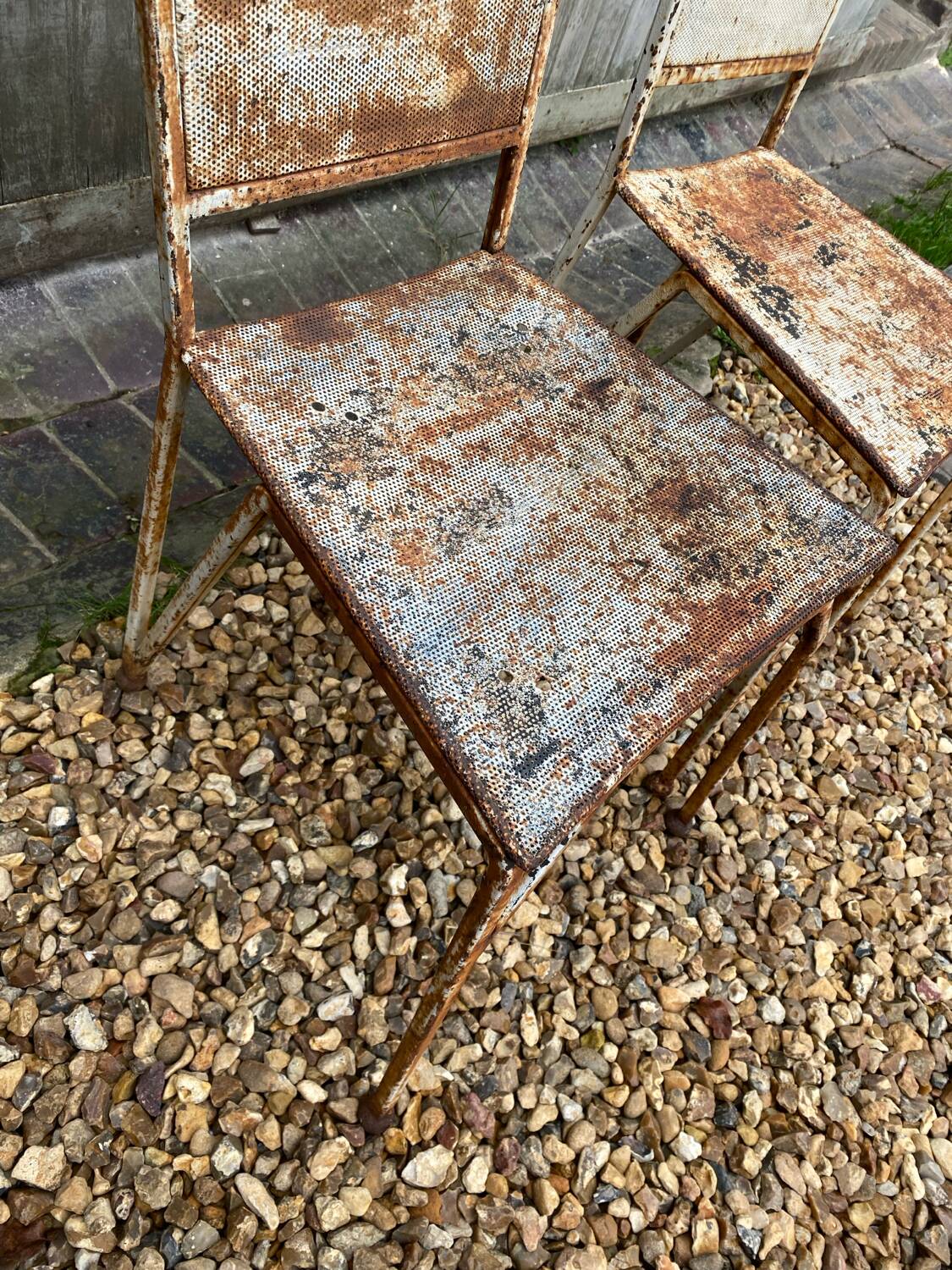 Chaise jardin métal perforé