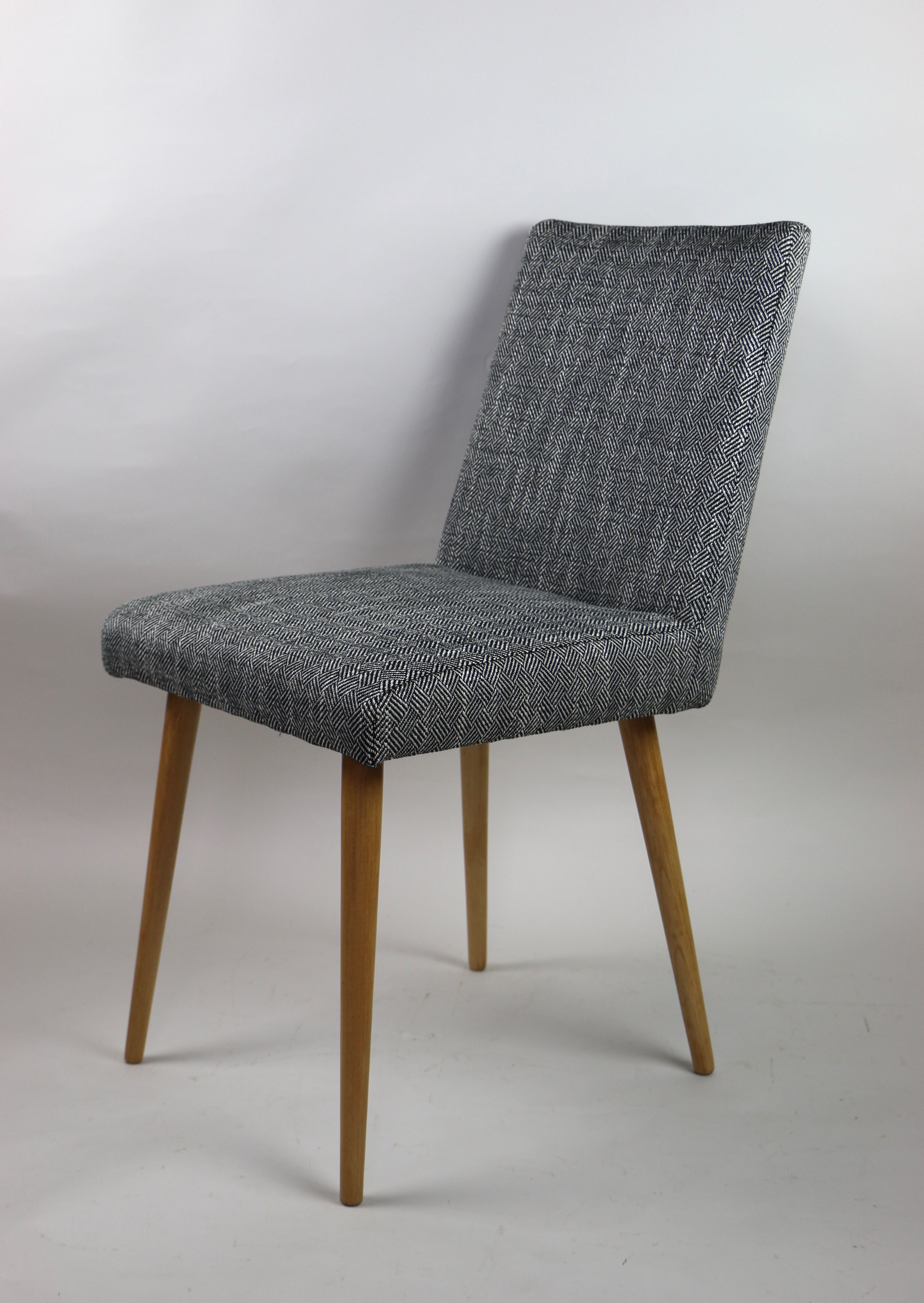 Chaises vintage noir et blanc années 1970